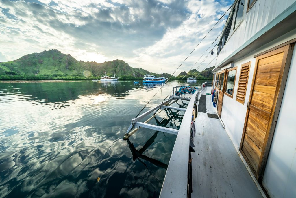 Phinisi Liveaboard Construction