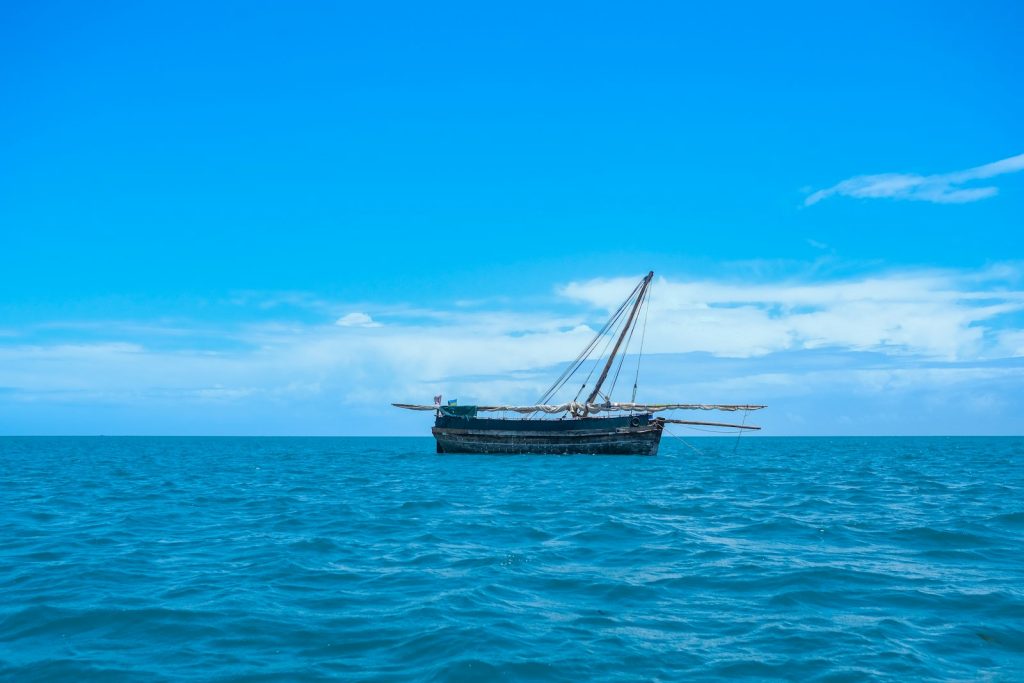 Custom Phinisi Yacht: Bespoke Design & Build